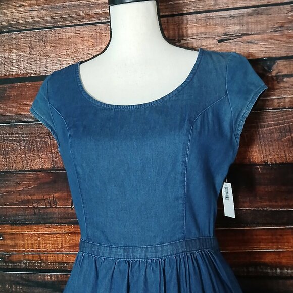 NWT Old Navy Dress Size 4 Fit & Flare Dark Wash Chambray Cap Sleeve Pockets Zip - Picture 3 of 12